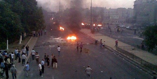 Hz.Muhammed için yürüyenlere kanlı saldırı!