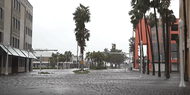 Ian Kasırgası ABD'nin Florida eyaletinde sel baskınları ve yıkımlara neden oldu