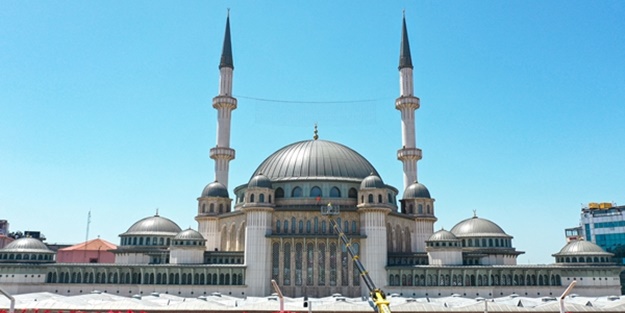 İbadete açılan Taksim Camii'nden tarihi görüntüler