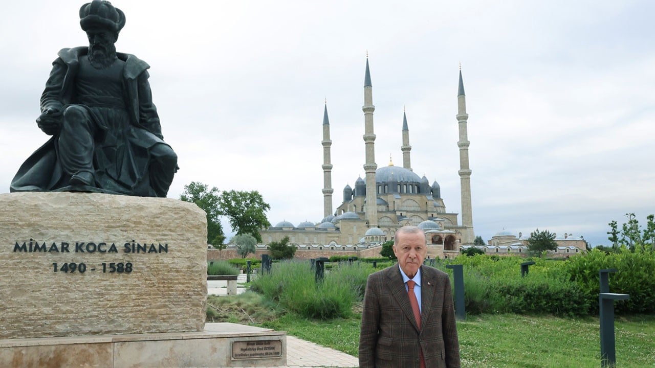 İbadete açtı, namaz kıldı, Kur'an okudu! Başkan Erdoğan Edirne'de gönülleri fethetti