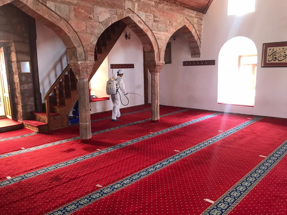 İbadethanelerde sterilizasyon çalışması 