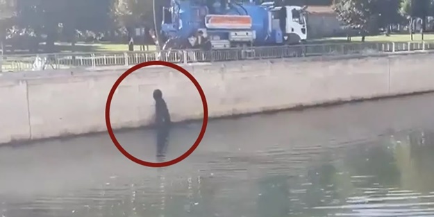 İBB aracı, siyah atık suyu Kağıthane Deresi'ne boşalttı!