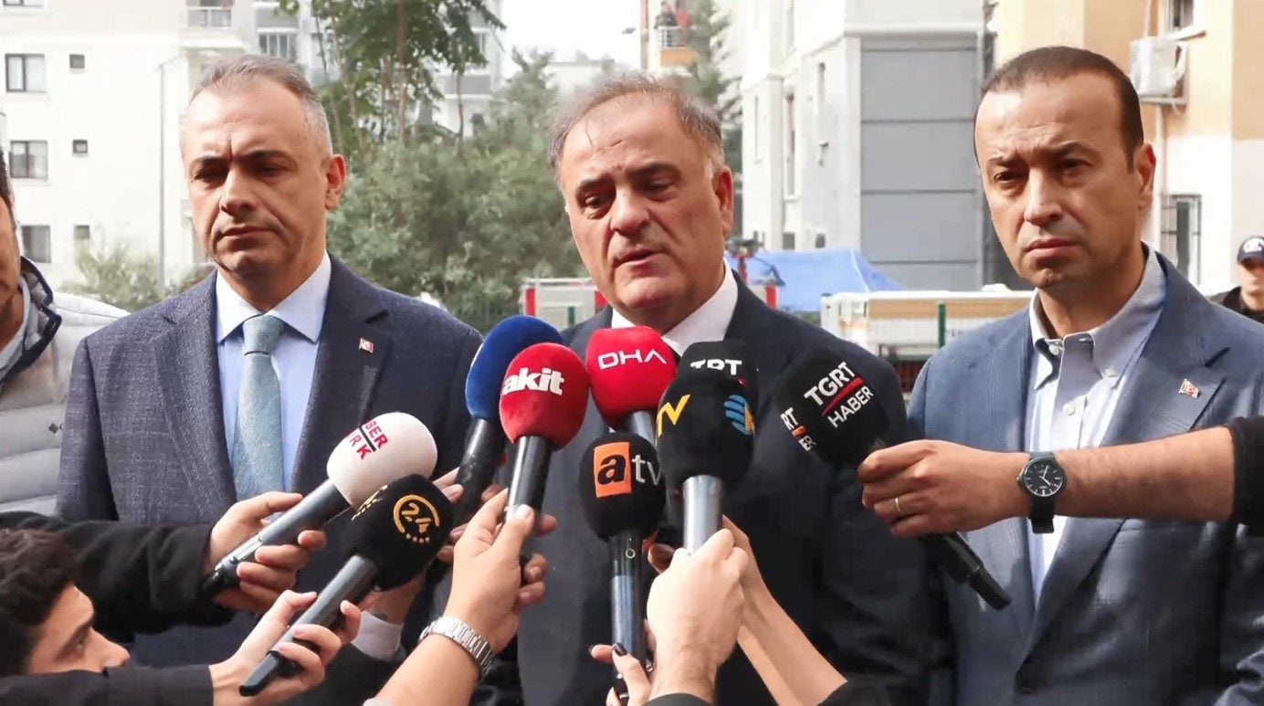 İBB Başkan vekilinden çöken bina ile ilgili açıklama: Binaya sonradan ilave katlar çıkılmış