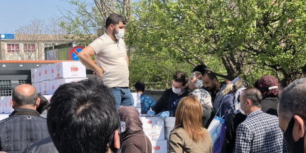 İBB koli dağıtımını bile yüzüne gözüne bulaştırdı