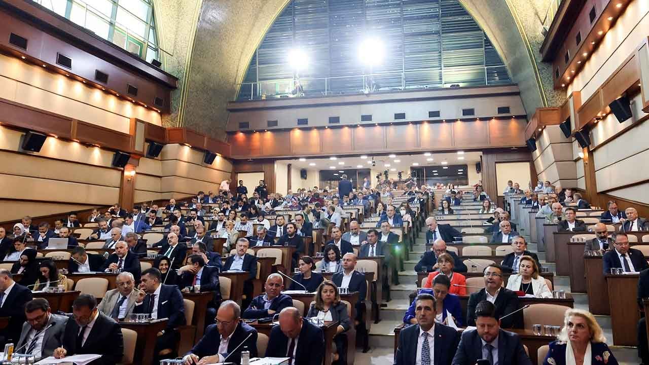 İBB CHP'ye geçti hizmet bitti! AK Parti'den yarım kalan spor tesisi için sert sorular!
