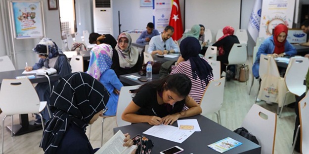 İBB, gençleri kökleriyle buluşturuyor