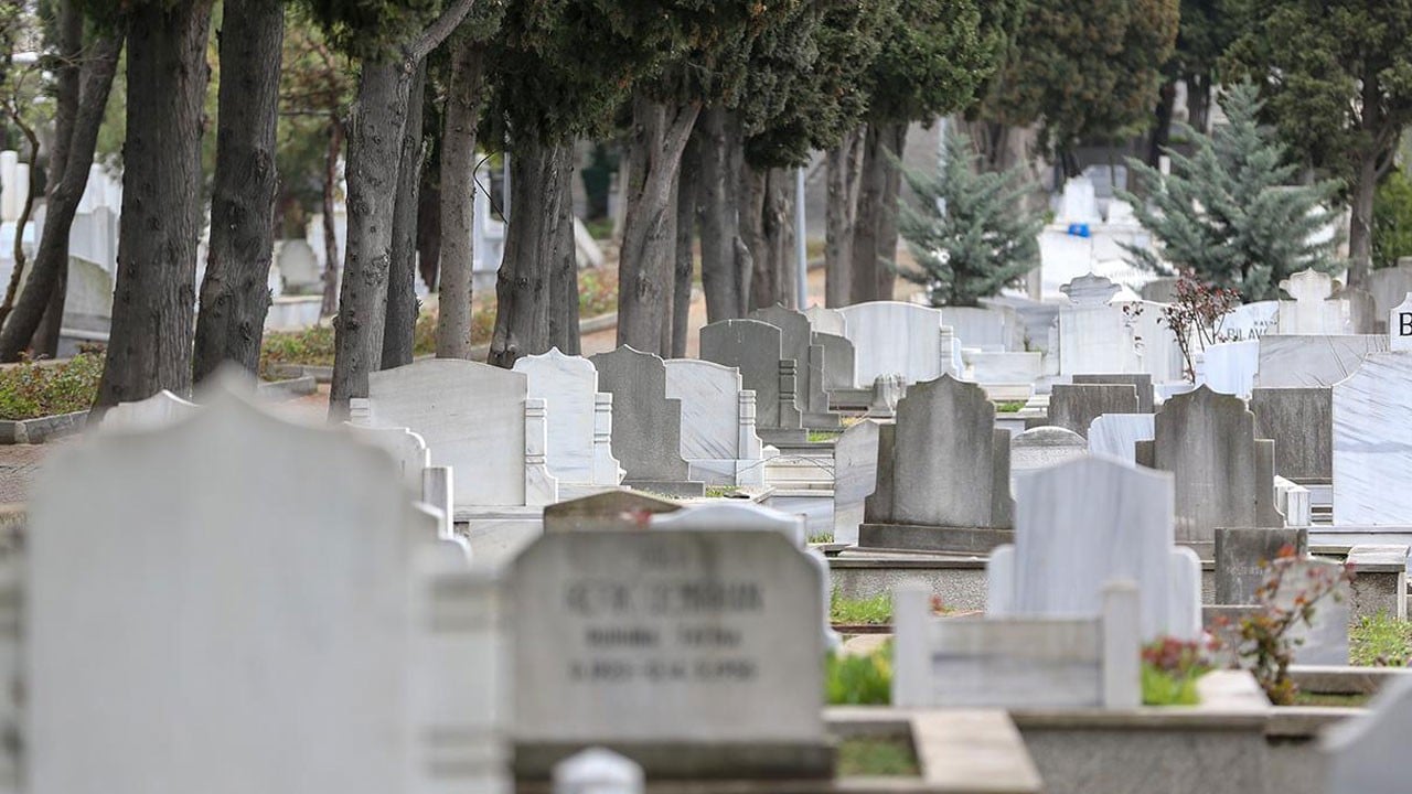 İBB gözünü ölüye dikti: Mezar yeri ücretine yüzde 200 zam!
