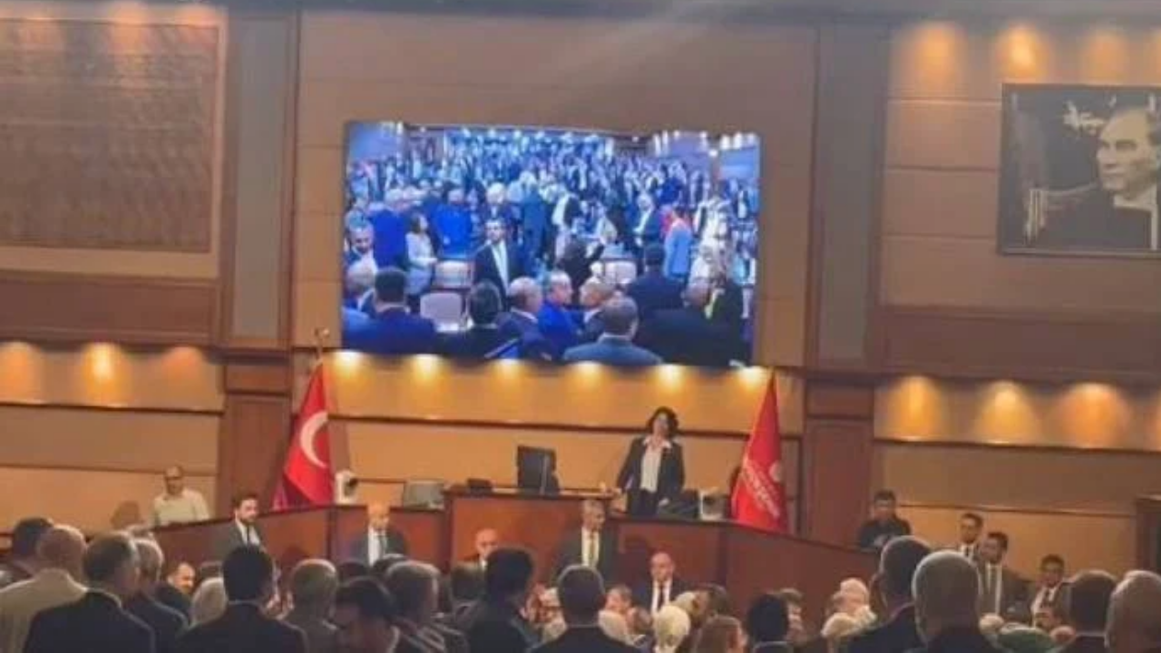 İBB meclisi karıştı! LGBT eleştirisi CHP’yi rahatsız etti