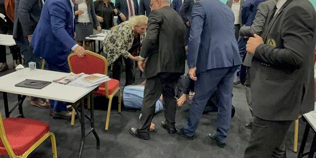İBB Meclisinde fenalaşan CHP'li hastaneye kaldırıldı