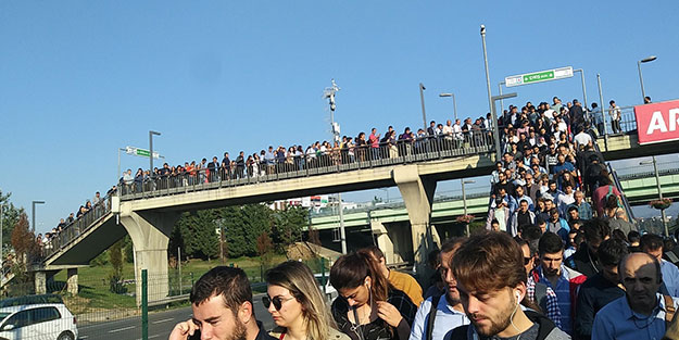 İBB özür dileyip "boş metrobüs göndereceğiz" demişti... Altunizade bildiğiniz gibi!