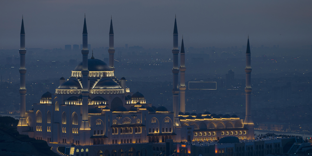 İBB yapmayınca bakanlık üstlenmişti... Çamlıca Camii kararı CHP'li ismi küplere bindirdi!