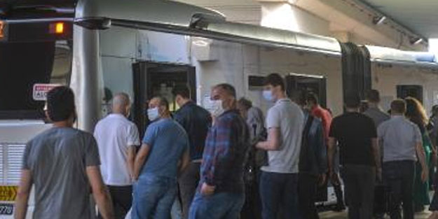 İBB yine beceremedi! Metrobüs seferleri aksadı, vatandaş tepki gösterdi