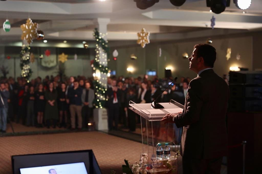 İBB'de yöneticilerin noel dekorlu kutlaması!