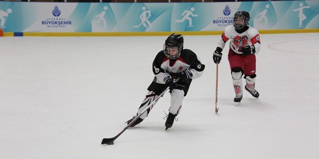 İBB'den çocuklara özel '23 Nisan Buz Hokeyi Turnuvası'