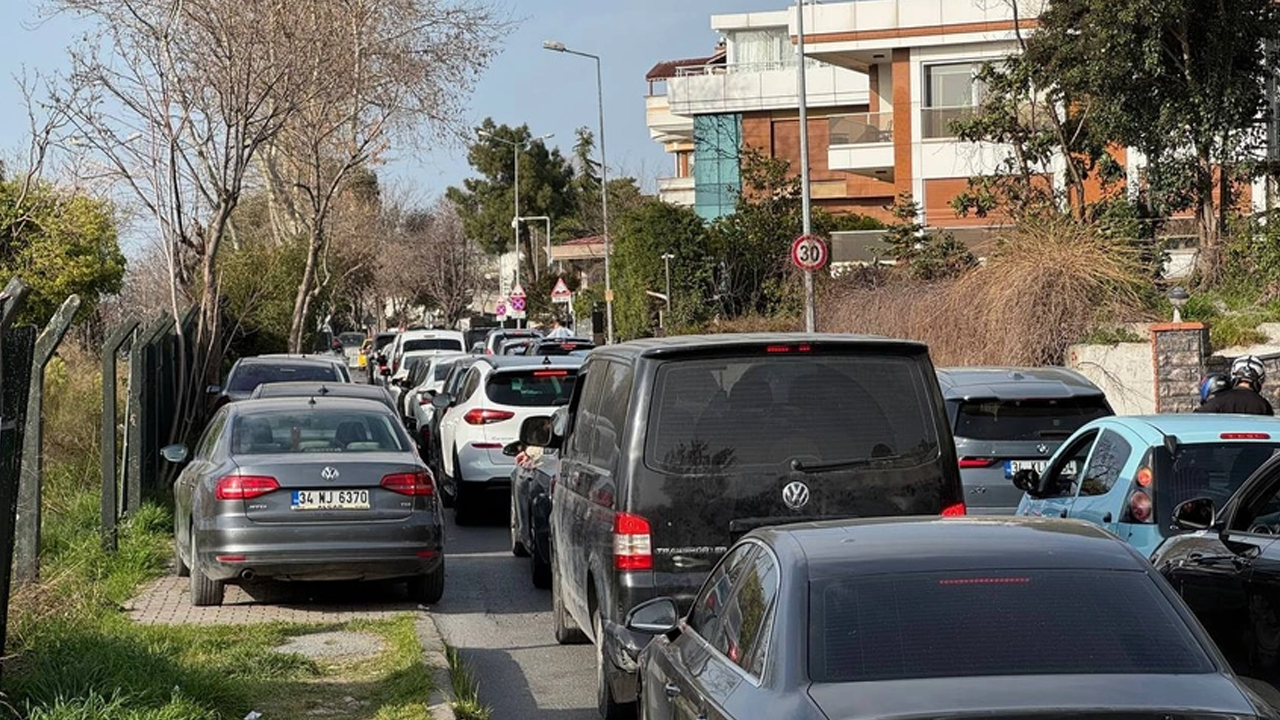 İBB'nin 15 gündür bitmeyen yol çalışması vatandaşı çıldırma noktasına getirdi!