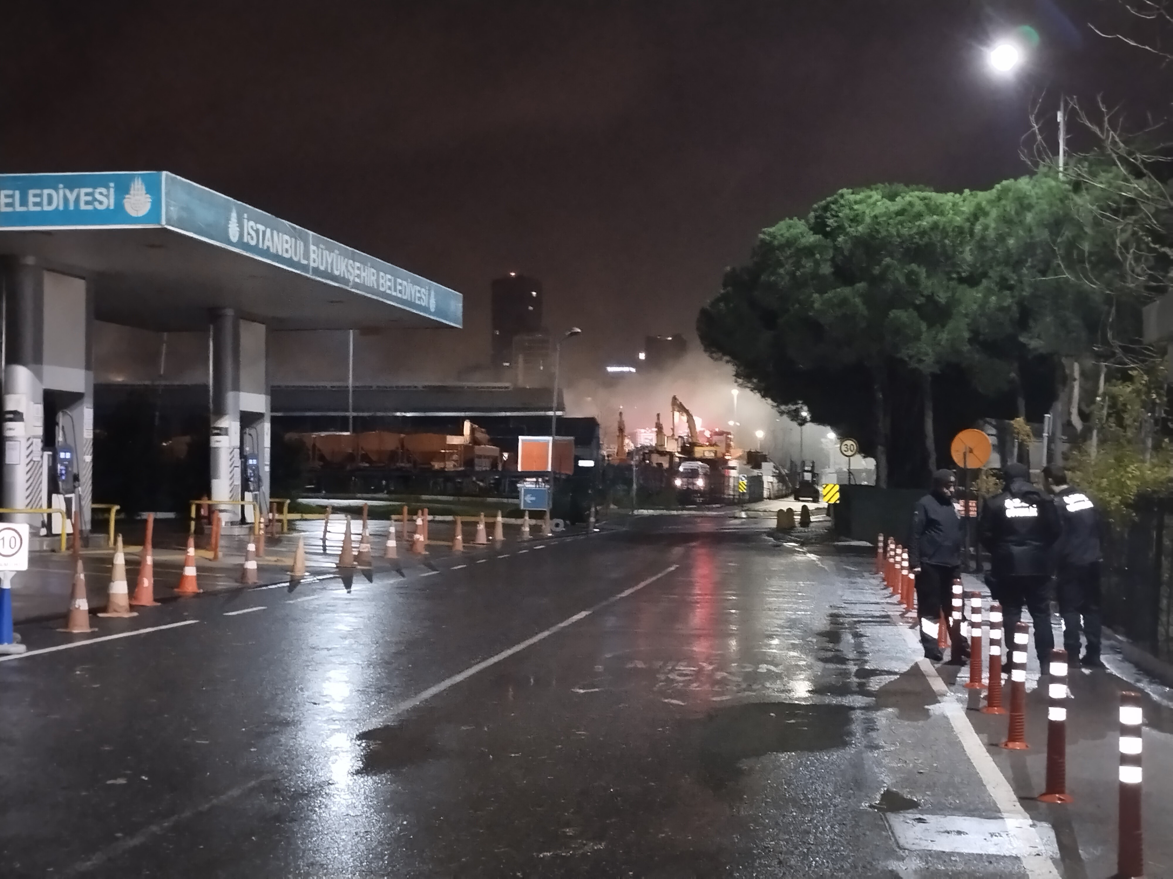 İBB'nin deposunda yangın paniği