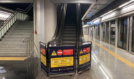 İBB'nin skandal yöntemi vatandaşı isyan ettirdi! Arızalı merdiveni duvarla ördüler