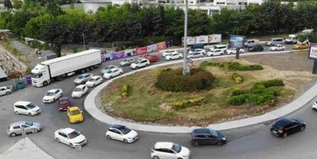 İBB'nin yaptığı kavşak çalışması trafiği kilitledi