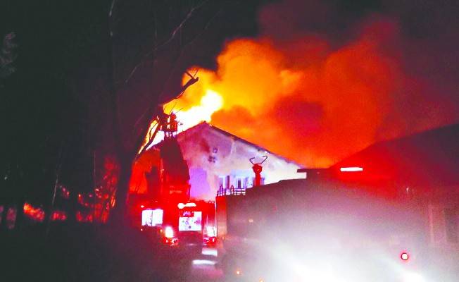 İblisin çocukları, bu defa 95 yıllık tarihi cezaevini kundakladı!