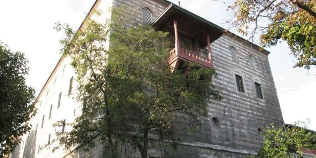 İstanbul'da sarayın altında bulundu! Görenin nutku tutuluyor