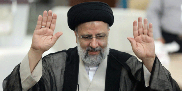 Reisi yemin ederek resmen görevine başladı