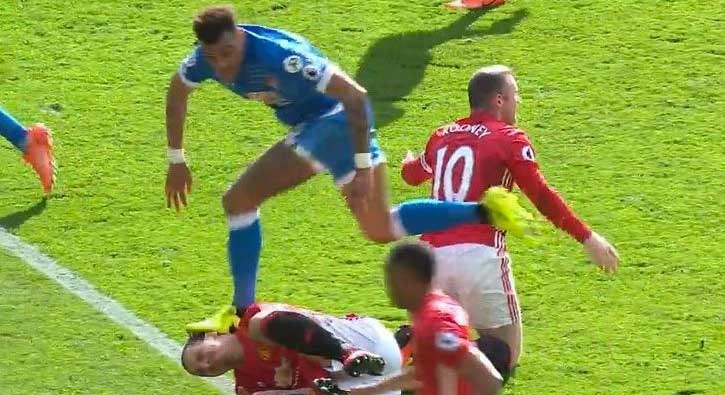 Ibrahimovic'in kafasına basan Mings'e 5 maç ceza verildi