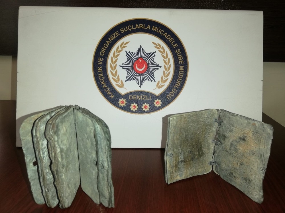 İbranice yazılmış 2 adet İncil ele geçirildi 
