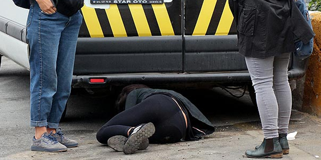 İbretlik olay! Herkes bakıp geçti, bir tek onlar yardım etti