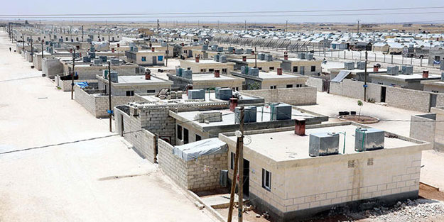 İç savaş mağduru Suriyelilerin 'briket ev' sevinci