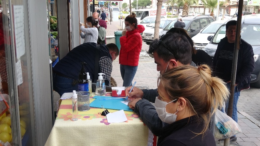 İçeri müşteri almıyor, siparişler not kağıtlarıyla iletiliyor 