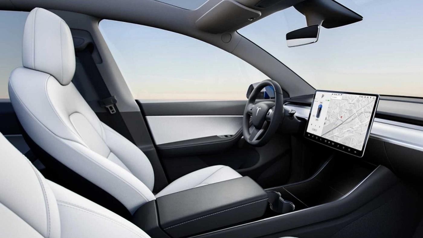 İçeriğinde neler yok ki! Bu yazılım güncellemesi Tesla sahiplerinin hayatını kurtaracak!