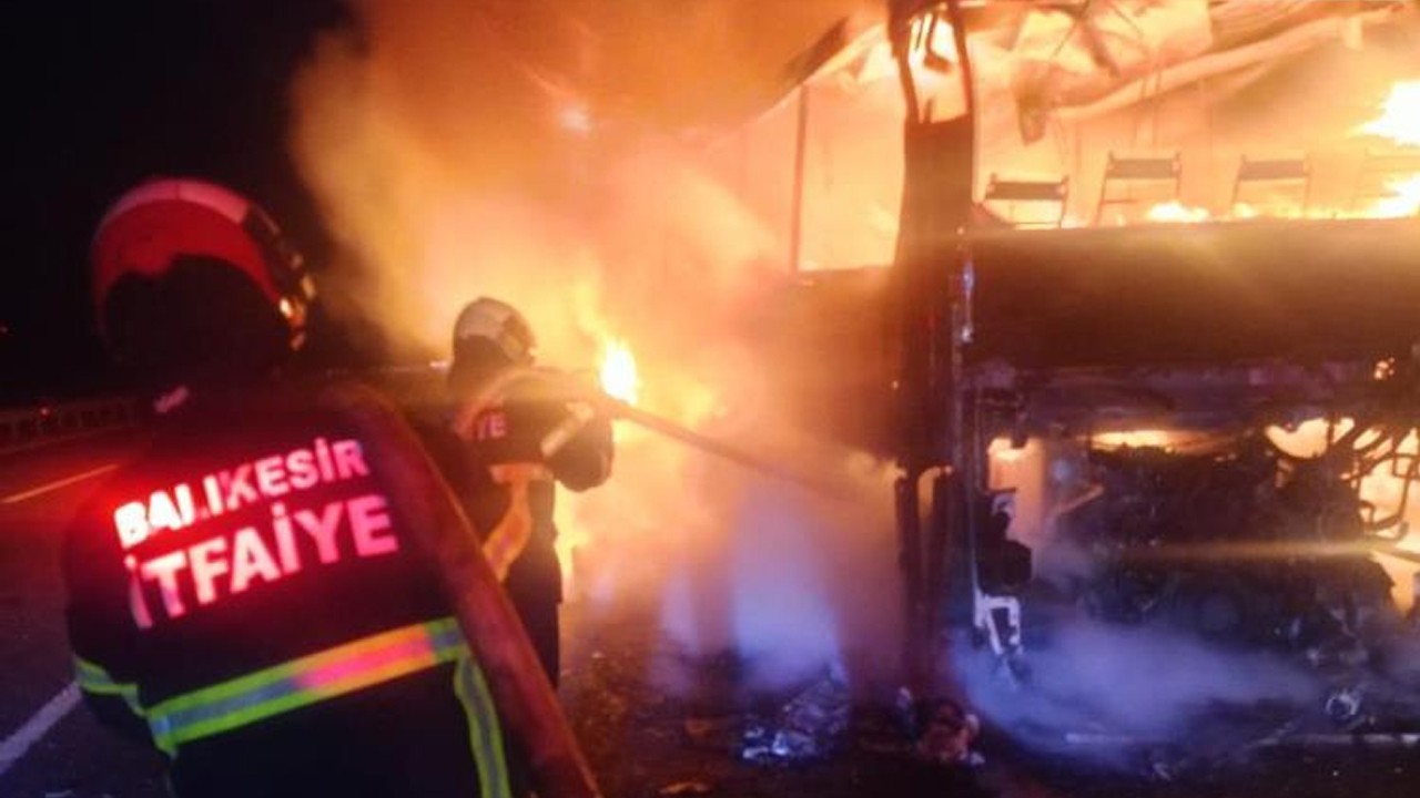 İçinde 34 yolcu vardı! Seyir halindeki otobüs alev aldı