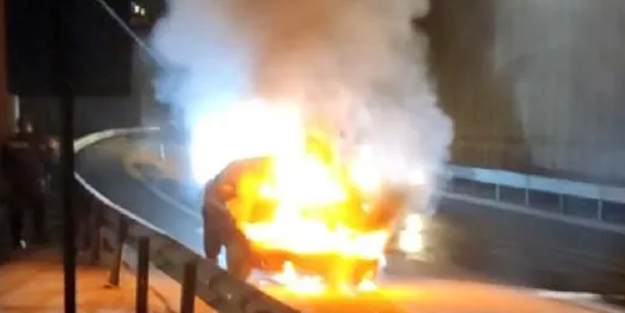 İçinde 3'ü bebek 8 kişinin bulunduğu araç küle döndü