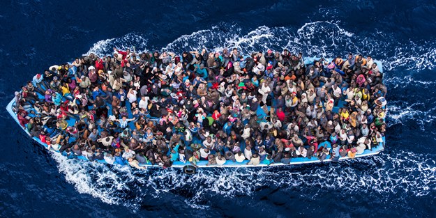 İçinde 45 kişinin olduğu göçmen teknesi battı