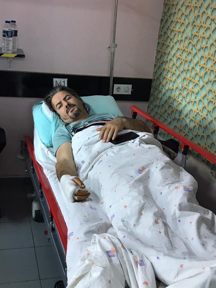 İçinde ambulans olan feribot fırtına sebebiyle geri döndü 