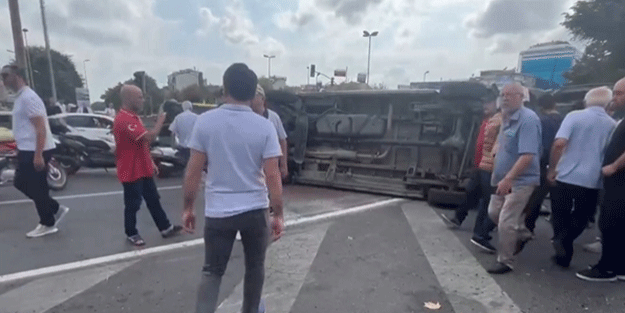 İçinde hasta olan ambulans yan yattı!