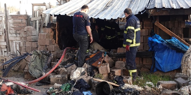 İçinde kaynak yapılan müştemilat yandı