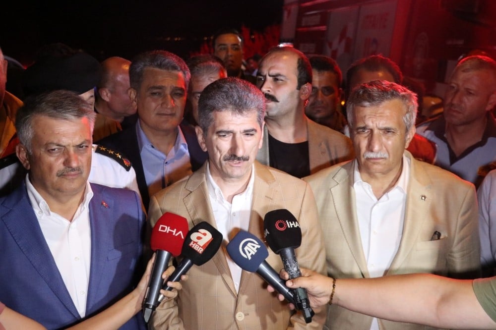 İçişleri Bakan Yardımcısından gece yarısı yangın açıklaması 