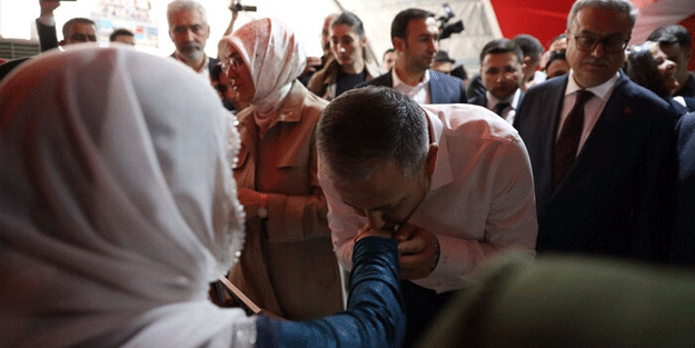 İçişleri Bakanı onları ziyaret etti! Diyarbakır annelerine ne söyledi?