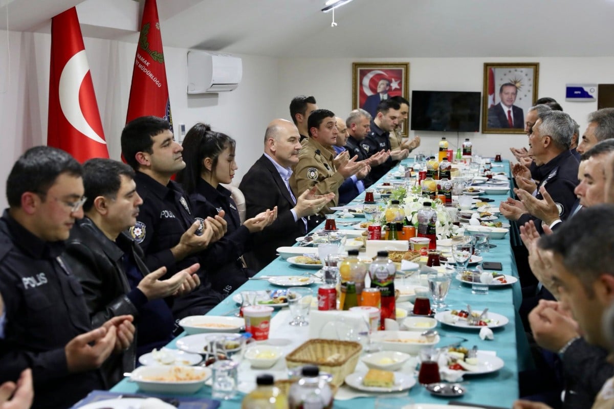İçişleri Bakanı Soylu, Ankara'da emniyet mensuplarıyla ilk sahurunu yaptı