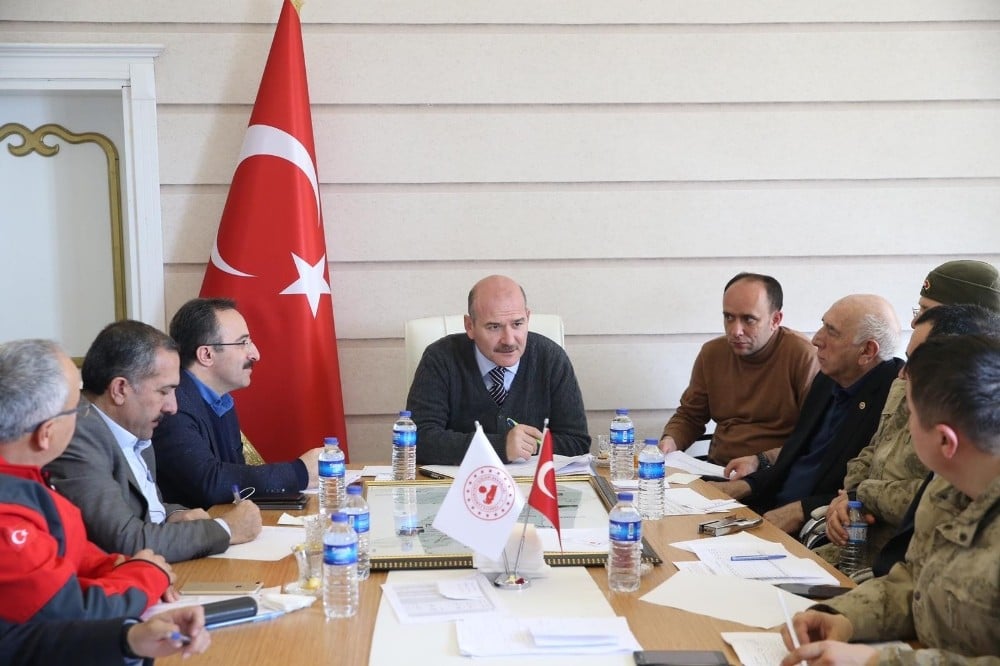 İçişleri Bakanı Soylu Deprem Kriz Merkezi’nde 