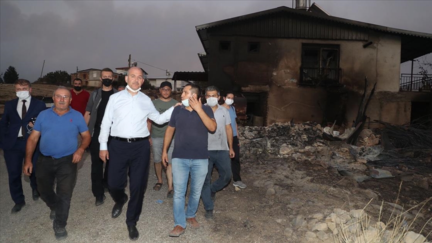 İçişleri Bakanı Soylu, Gündoğmuş'taki yangın bölgesinde incelemelerde bulundu