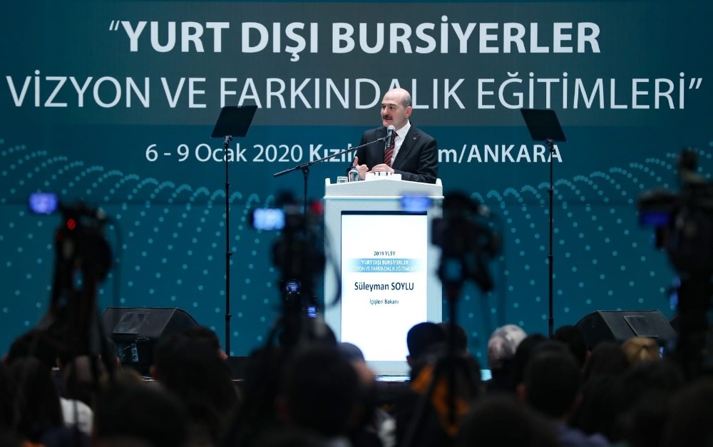 İçişleri Bakanı Soylu: “İdlib’den 300 bini aşkın insan son 1 ayda yerinden edildi” 