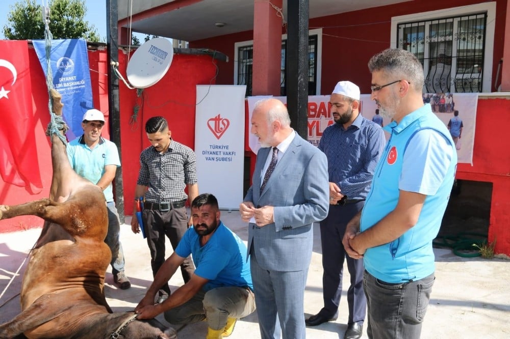 İçişleri Bakanı Soylu’nun kurbanı Van’da kesildi 