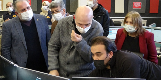 Telefonları karşılayıp ambulans yönlendirdi: Alo, ben Süleyman Soylu!