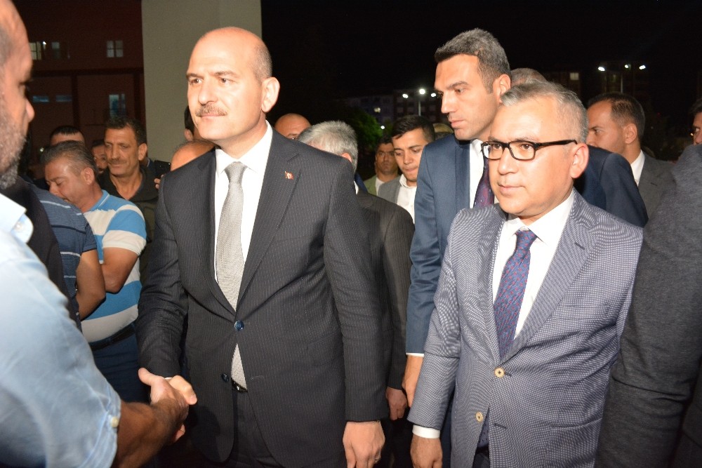 İçişleri Bakanı Süleyman Soylu, yaralı emniyet müdürünü ziyaret etti 