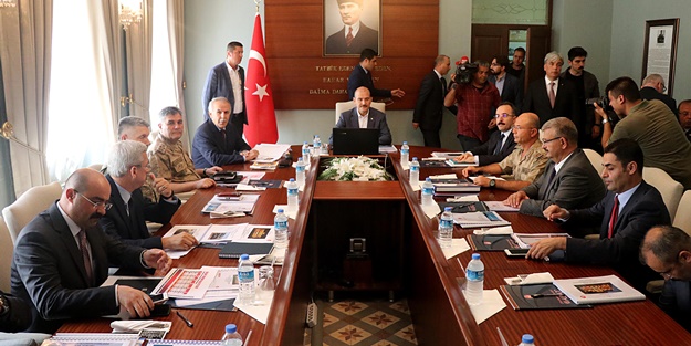 Bakan Süleyman Soylu gittiği Hatay'da brifing aldı