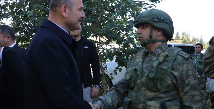 İçişleri Bakanı Süleyman Soylu'dan Suriye sınırında inceleme
