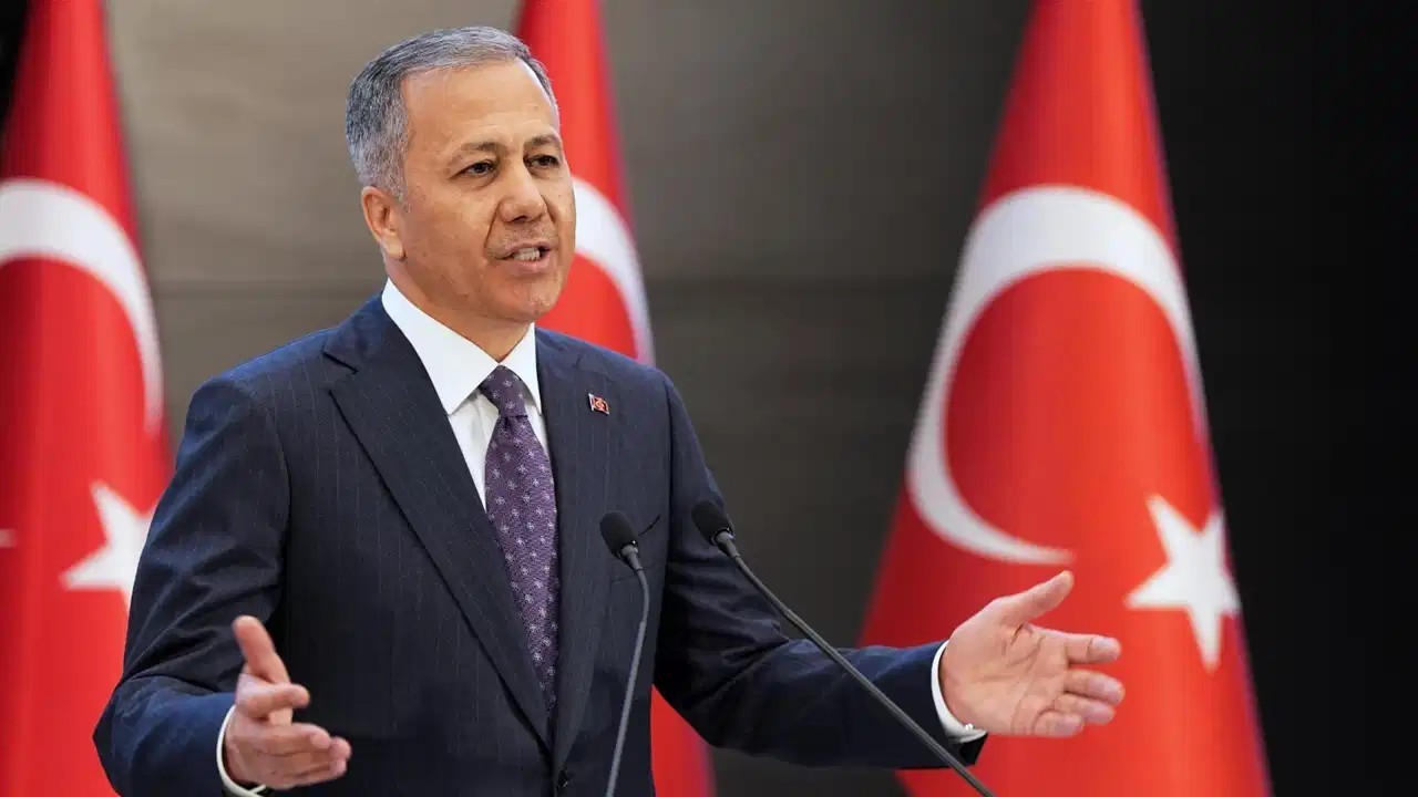 İçişleri Bakanı Yerlikaya duyurdu! Ehliyet yenileme süresi uzatıldı