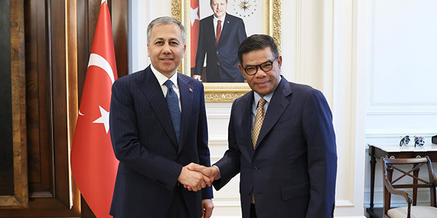 İçişleri Bakanı Yerlikaya, Malezyalı mevkidaşıyla bir araya geldi